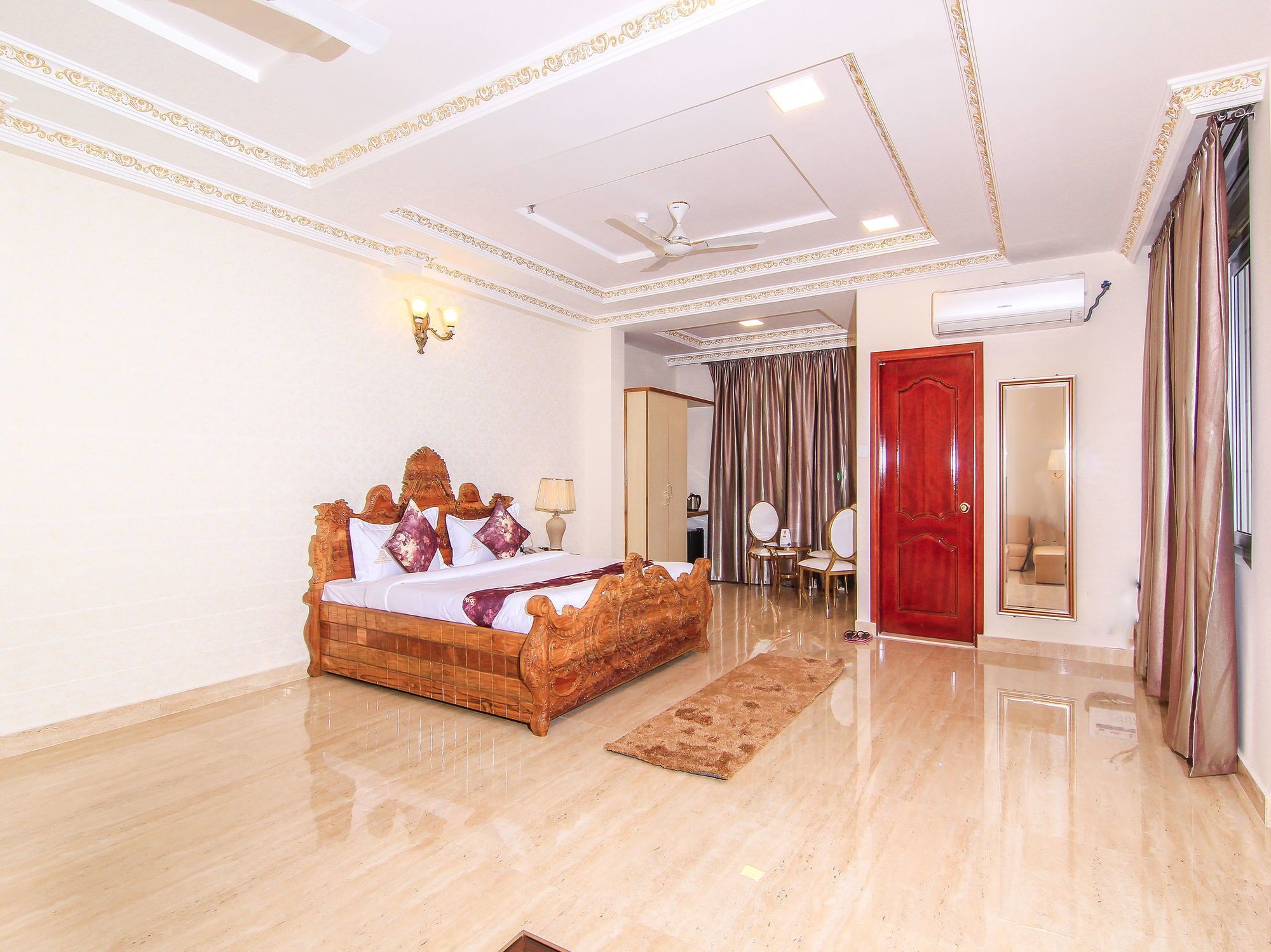 Hotel Oyo 11956 Galaxy Grand Lucknow Exterior foto